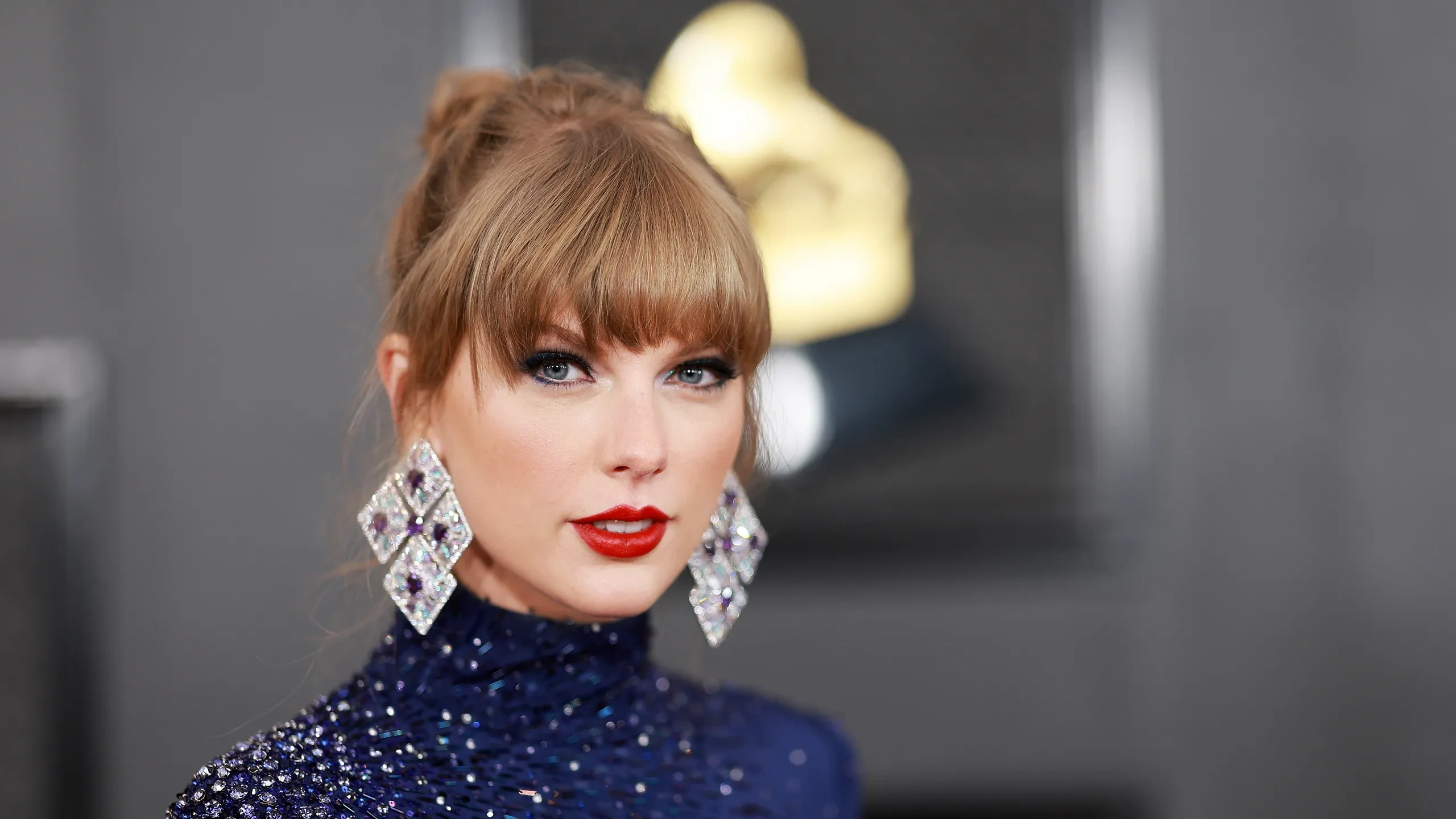 Taylor Swift: Bold Reinvention with Folklore in 2025